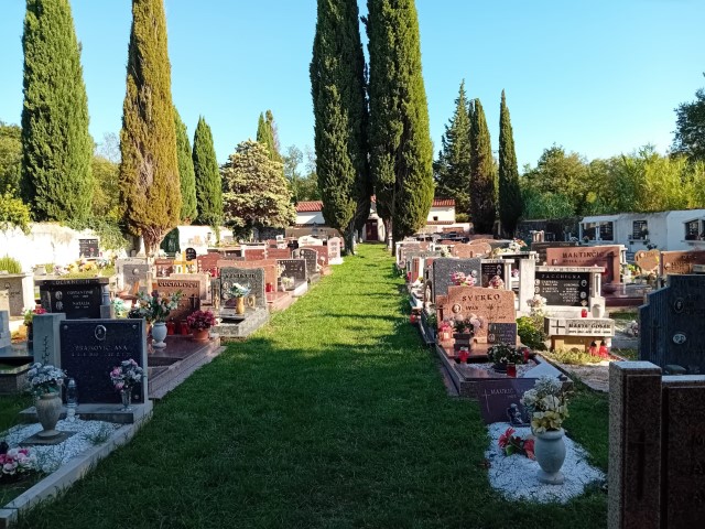 Groblje u Lovrečici – tišina prošlosti i šapat djetinjstva